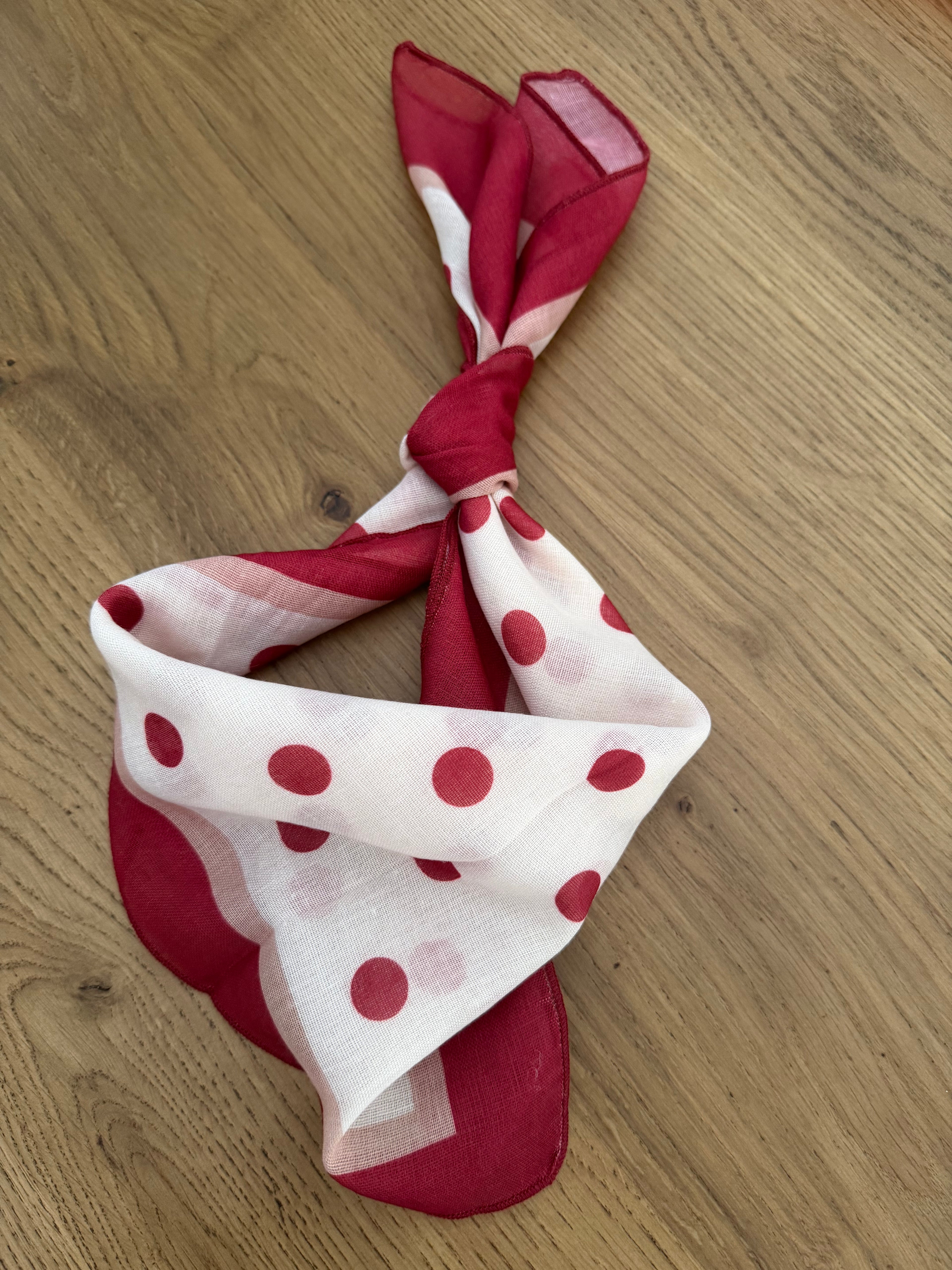 Sjaaltje red dots